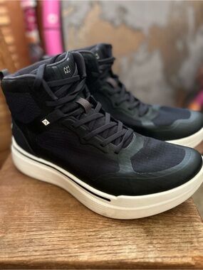 AHNU High-Top Men's Sneaker